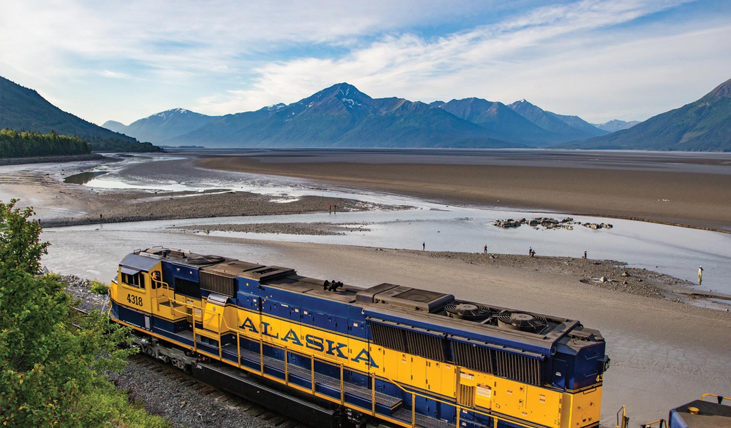 an Alaskan train on the Alaska Railroad