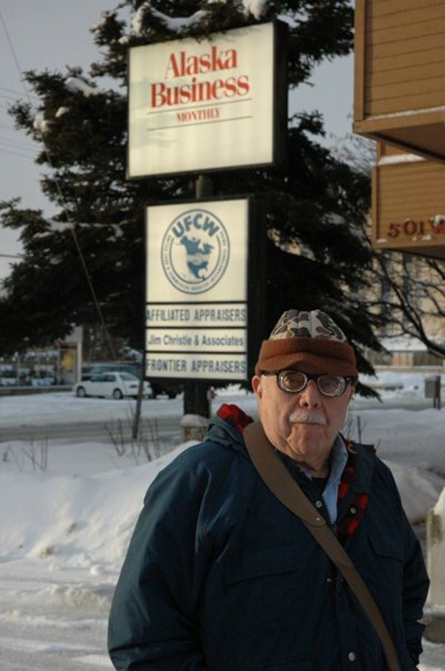 Allan Gallant in Anchorage in 2007 in front of the Alaska Business Publishing Co. offices; he was in town to attend Vern McCorkle’s funeral.