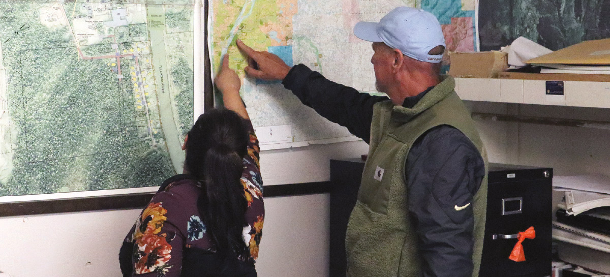 Doug Hudson showing map to resident